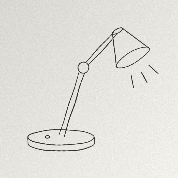 Croquis d'une lampe d'architecte au feutre, scanné : traits tremblés sur papier gris avec du grain.